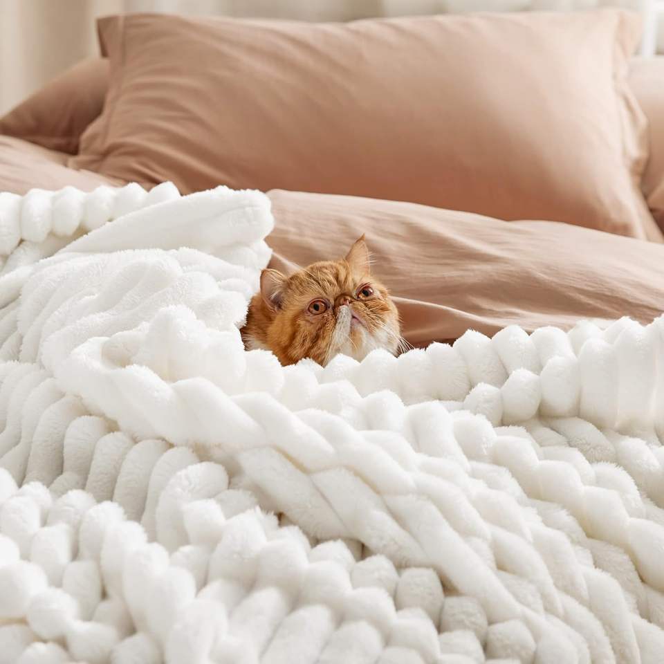 Sumptuous Cozy Fleece Throw Blanket™